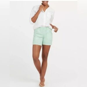 SPANX Stretch Twill Shorts in Seafoam Green Size Medium